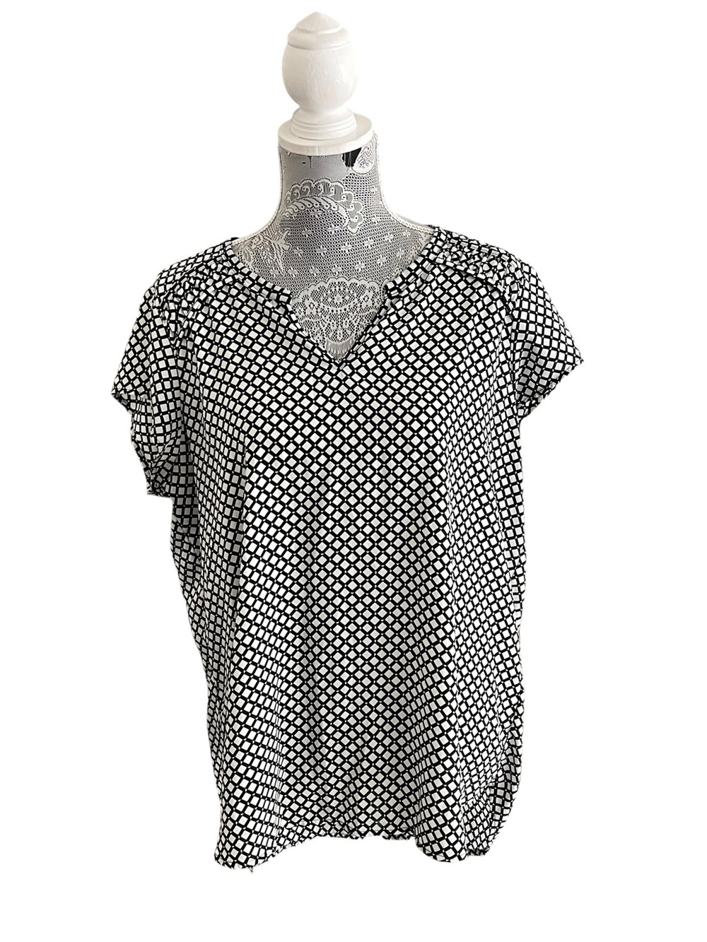 Pleione Black & White Geometric Split Neck Blouse XL Short Sleeve Career Top